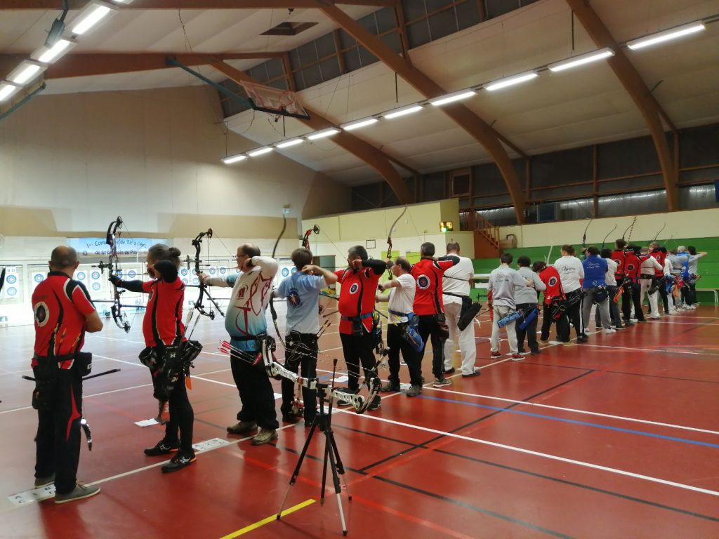 Photo d'une compétition avec plusieurs archers de Saint-Florent